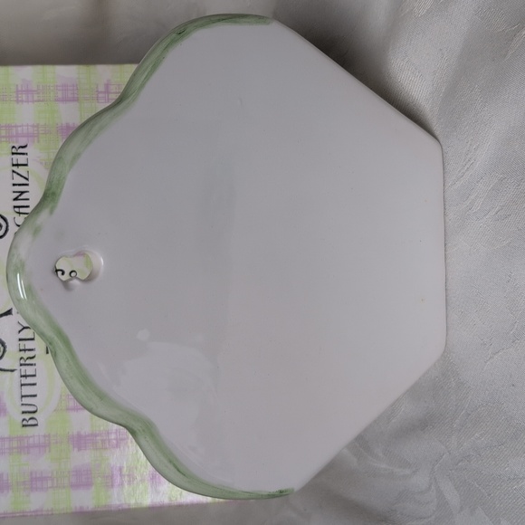 Spring Butterfly Mail Organizer - Picture 6 of 9